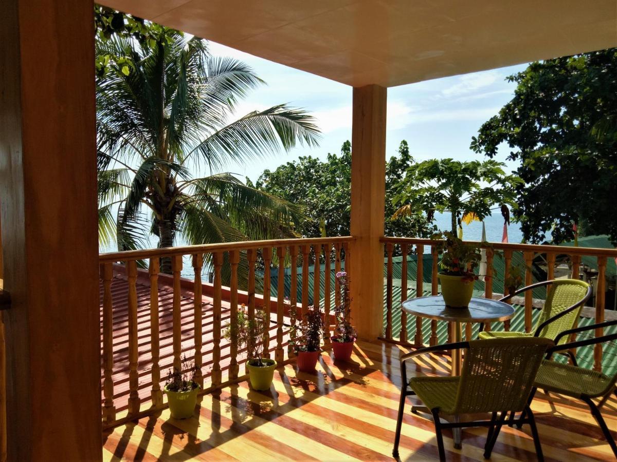 Smallfry'S Beach Resort Calatrava  Экстерьер фото