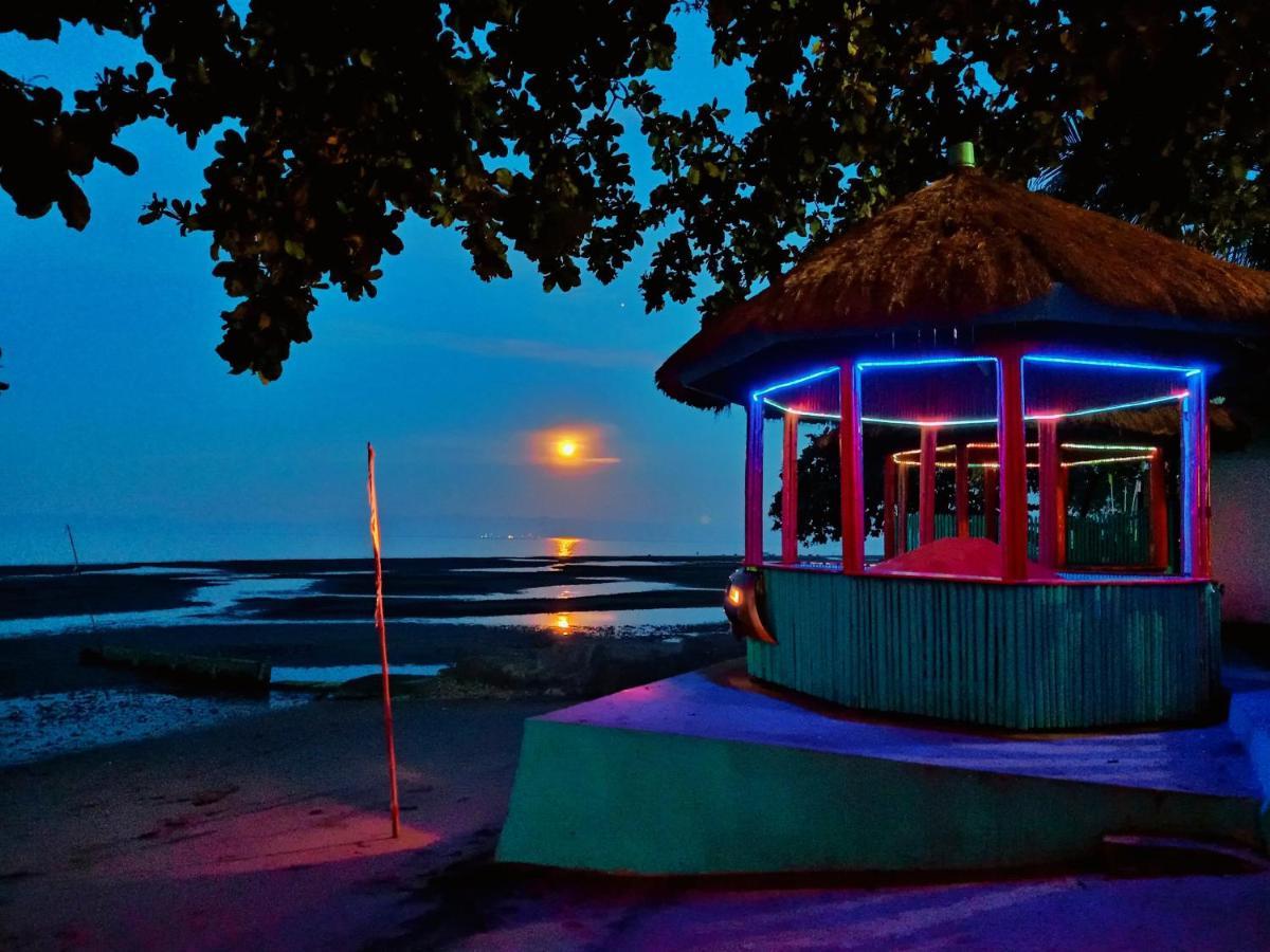 Smallfry'S Beach Resort Calatrava  Экстерьер фото