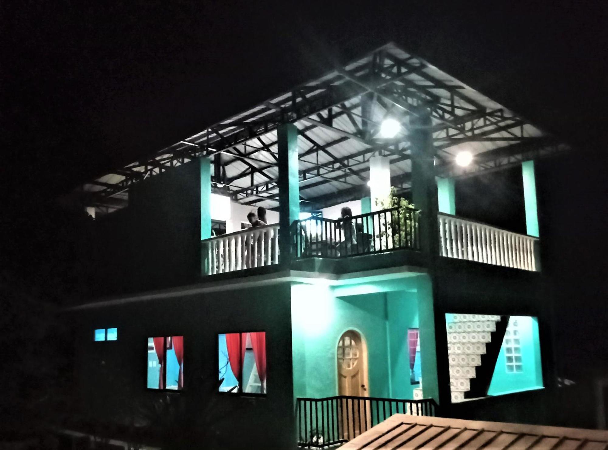 Smallfry'S Beach Resort Calatrava  Экстерьер фото