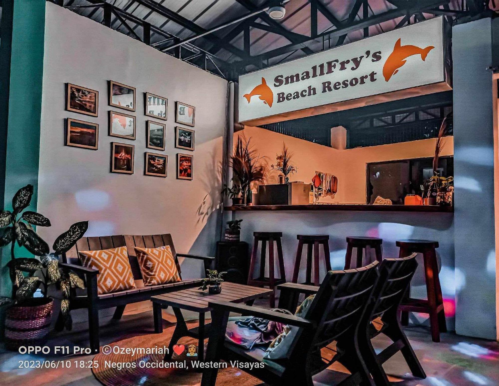 Smallfry'S Beach Resort Calatrava  Экстерьер фото
